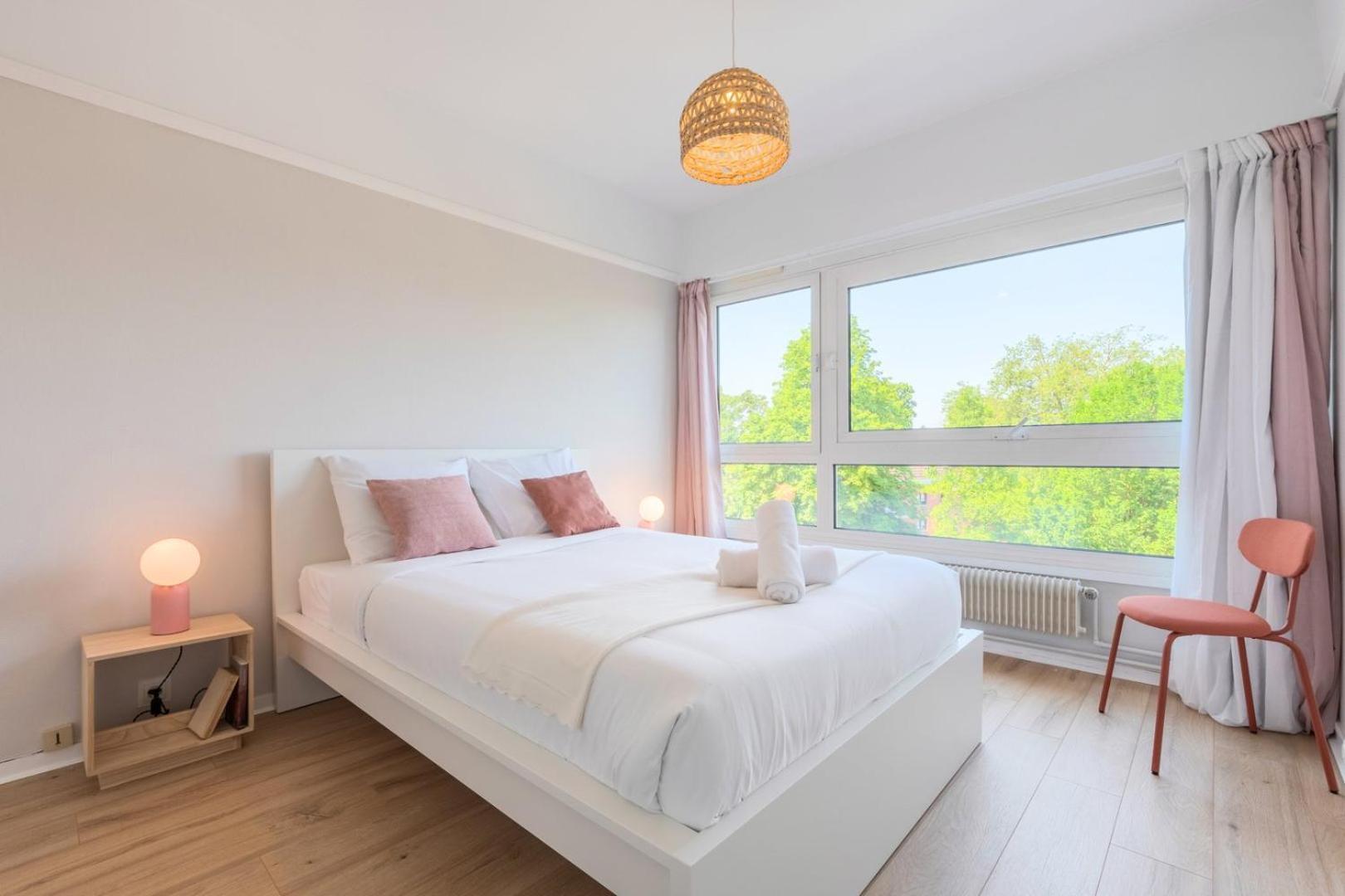 Spacious 3 Bedroom Apartment & Private Parking! Lambersart ภายนอก รูปภาพ