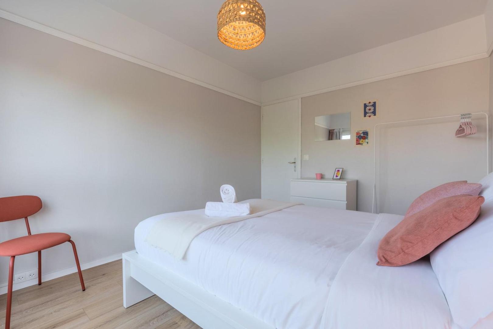Spacious 3 Bedroom Apartment & Private Parking! Lambersart ภายนอก รูปภาพ