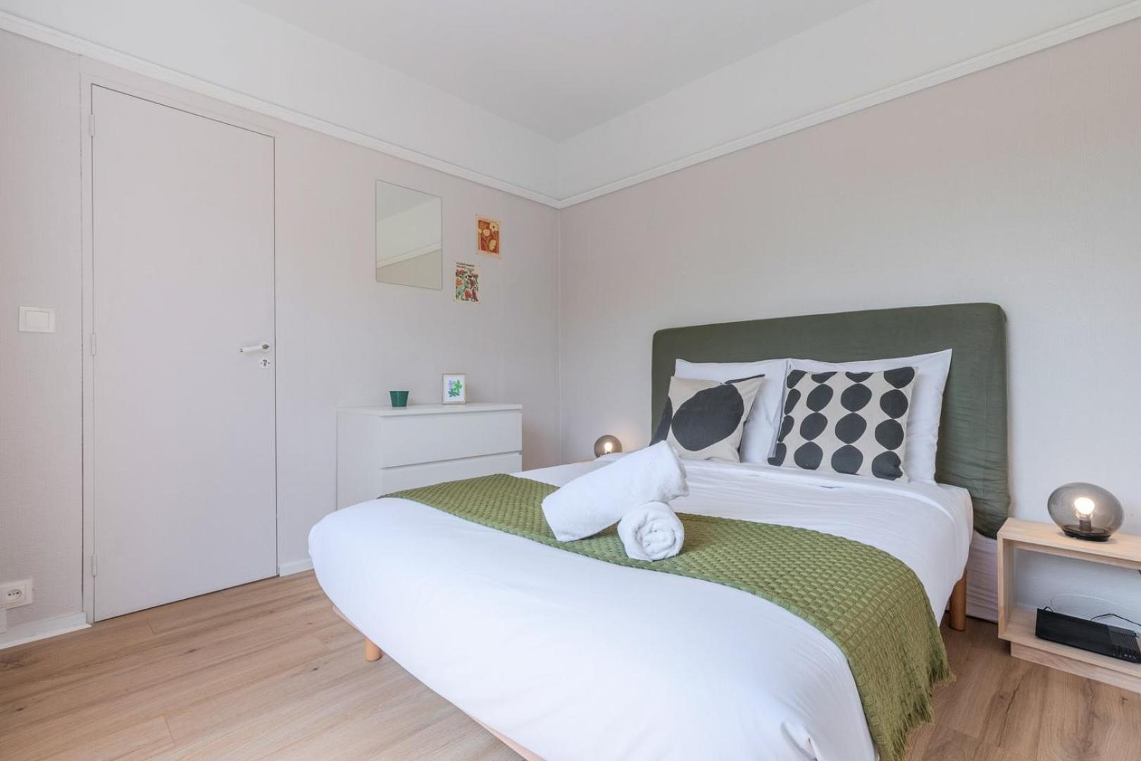 Spacious 3 Bedroom Apartment & Private Parking! Lambersart ภายนอก รูปภาพ