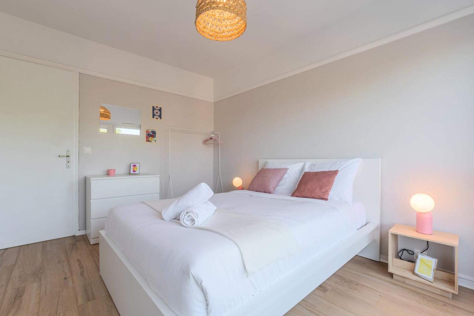 Spacious 3 Bedroom Apartment & Private Parking! Lambersart ภายนอก รูปภาพ