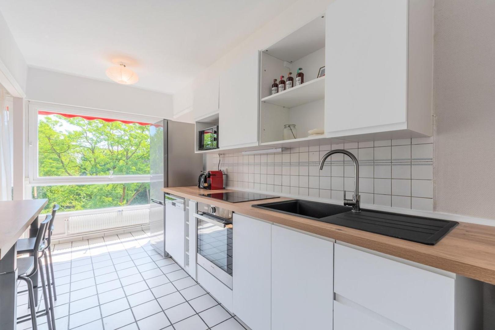 Spacious 3 Bedroom Apartment & Private Parking! Lambersart ภายนอก รูปภาพ